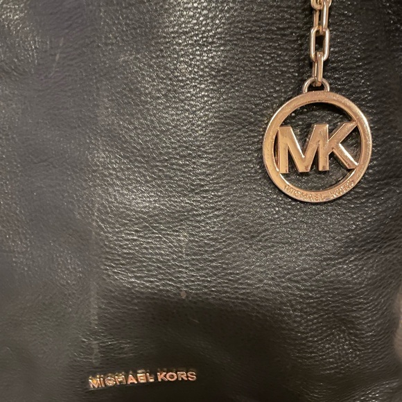 Well loved but still beautiful Michael Kors bag - Picture 2 of 2